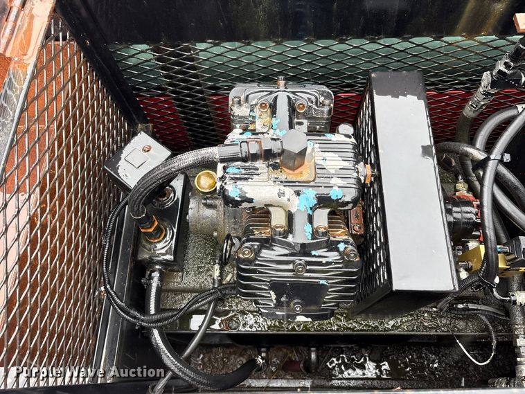 image for item FK1252 1995 GMC TopKick C7 flatbed truck