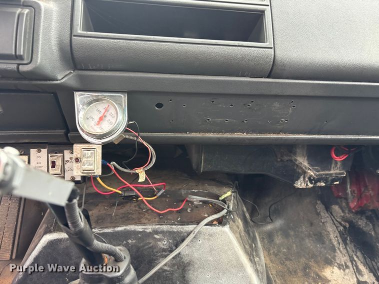 image for item FK1252 1995 GMC TopKick C7 flatbed truck