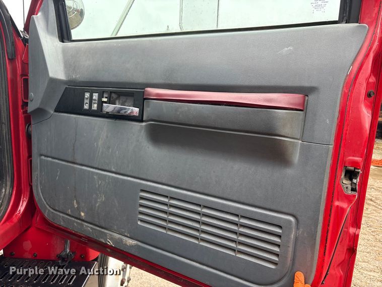 image for item FK1252 1995 GMC TopKick C7 flatbed truck