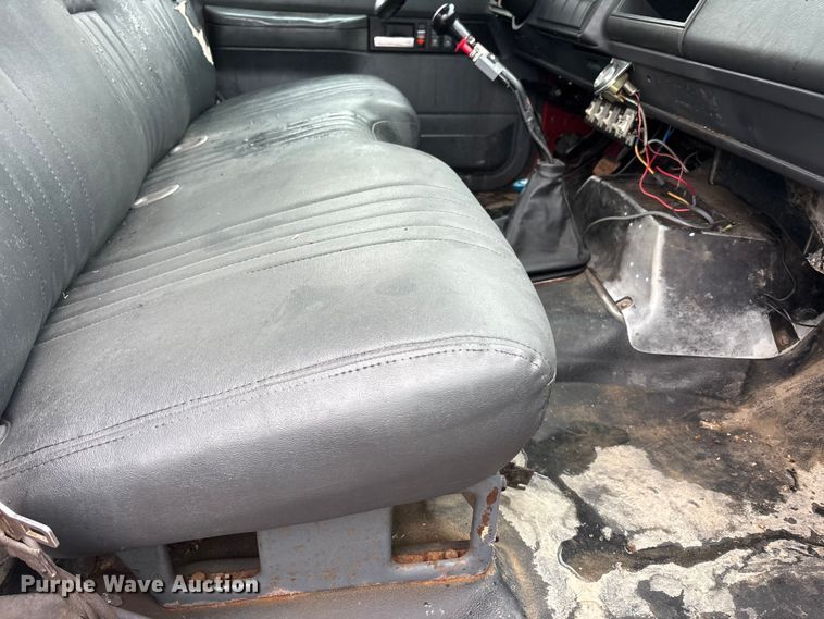 image for item FK1252 1995 GMC TopKick C7 flatbed truck