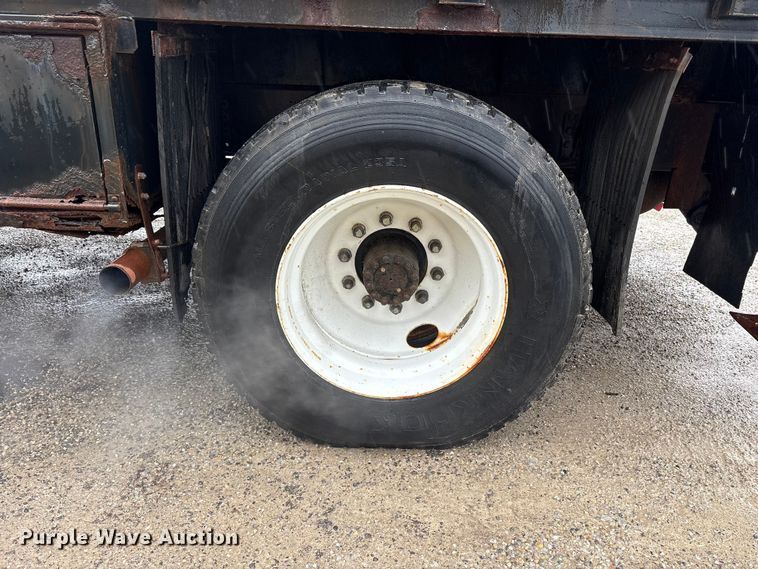 image for item FK1252 1995 GMC TopKick C7 flatbed truck