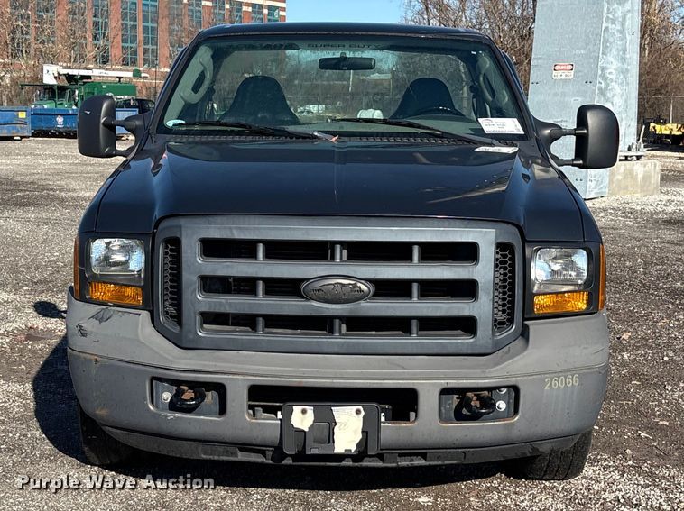 image for item FK1254 2006 Ford F250 Super Duty XL pickup truck cab and chassis