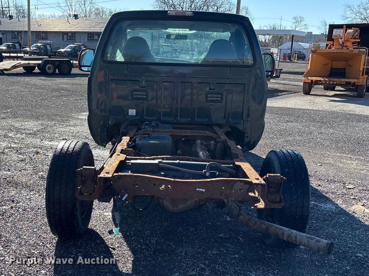 image for item FK1254 2006 Ford F250 Super Duty XL pickup truck cab and chassis