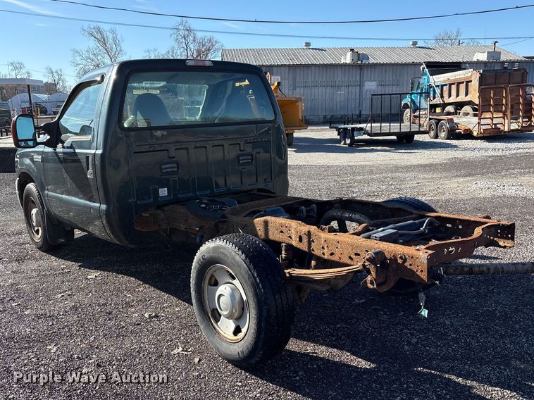 image for item FK1254 2006 Ford F250 Super Duty XL pickup truck cab and chassis