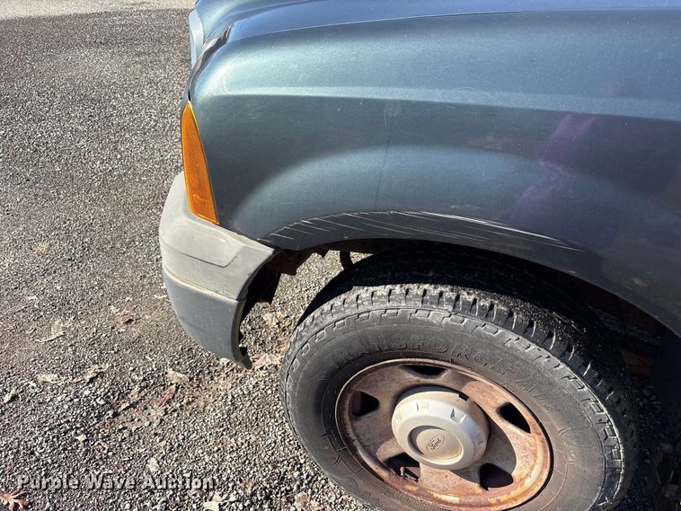 image for item FK1254 2006 Ford F250 Super Duty XL pickup truck cab and chassis