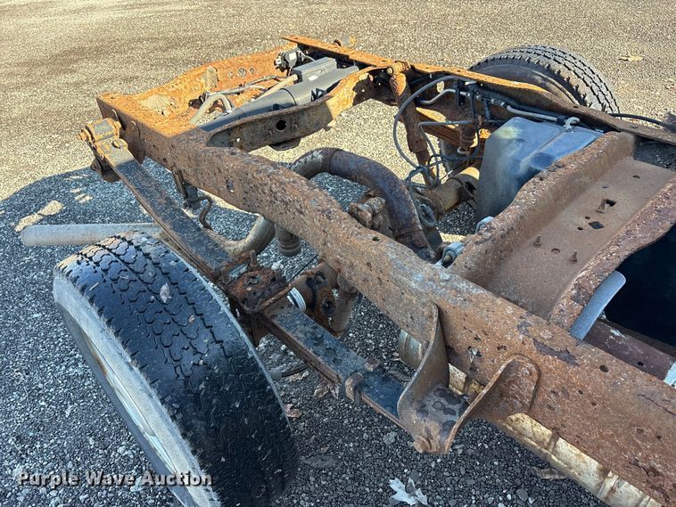 image for item FK1254 2006 Ford F250 Super Duty XL pickup truck cab and chassis