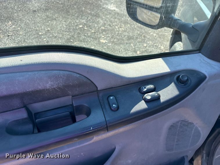 image for item FK1254 2006 Ford F250 Super Duty XL pickup truck cab and chassis