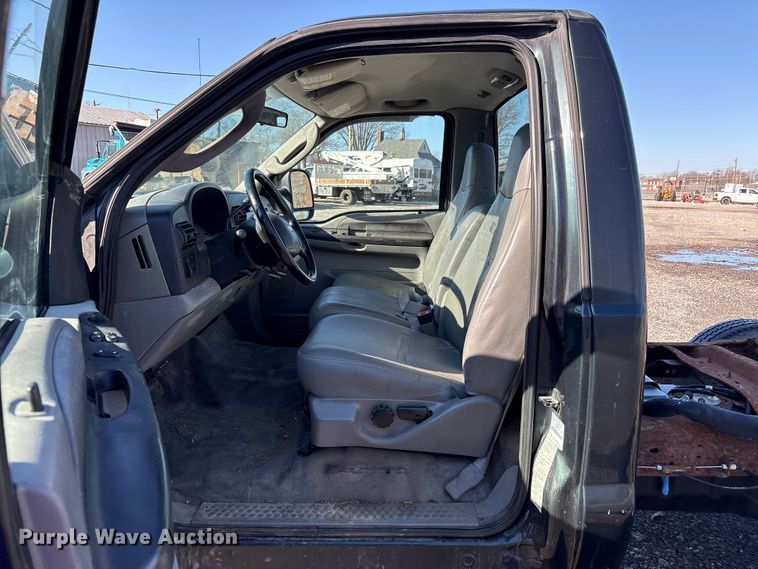 image for item FK1254 2006 Ford F250 Super Duty XL pickup truck cab and chassis