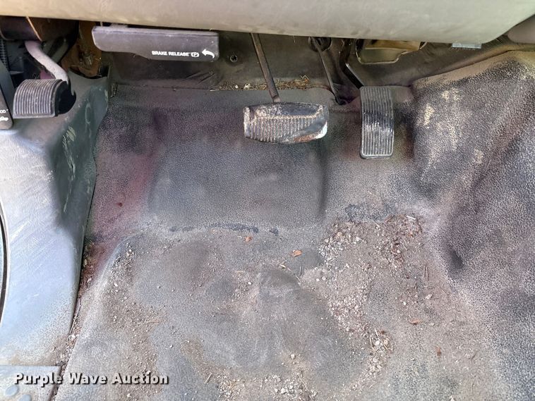 image for item FK1254 2006 Ford F250 Super Duty XL pickup truck cab and chassis