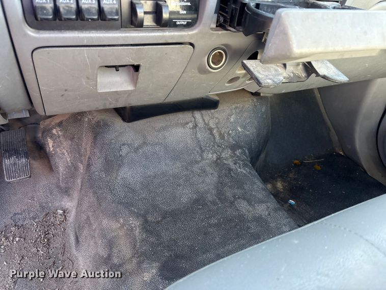 image for item FK1254 2006 Ford F250 Super Duty XL pickup truck cab and chassis