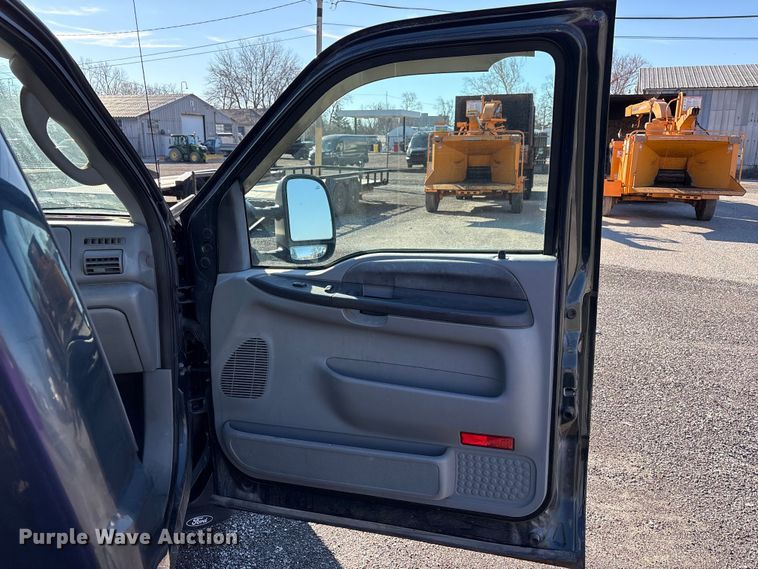 image for item FK1254 2006 Ford F250 Super Duty XL pickup truck cab and chassis