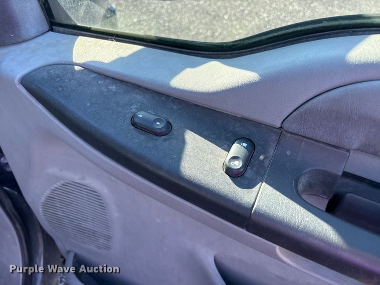 image for item FK1254 2006 Ford F250 Super Duty XL pickup truck cab and chassis