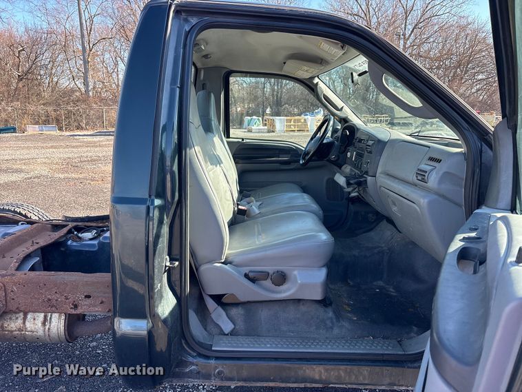 image for item FK1254 2006 Ford F250 Super Duty XL pickup truck cab and chassis