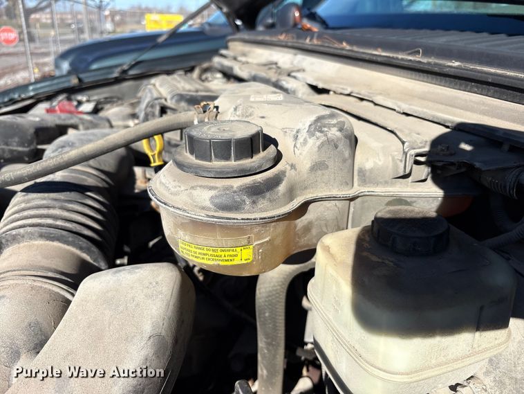 image for item FK1254 2006 Ford F250 Super Duty XL pickup truck cab and chassis