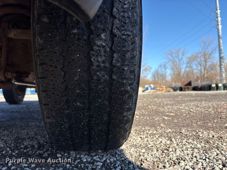 image for item FK1254 2006 Ford F250 Super Duty XL pickup truck cab and chassis