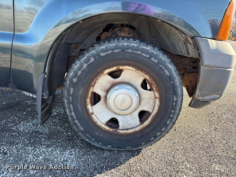 image for item FK1254 2006 Ford F250 Super Duty XL pickup truck cab and chassis