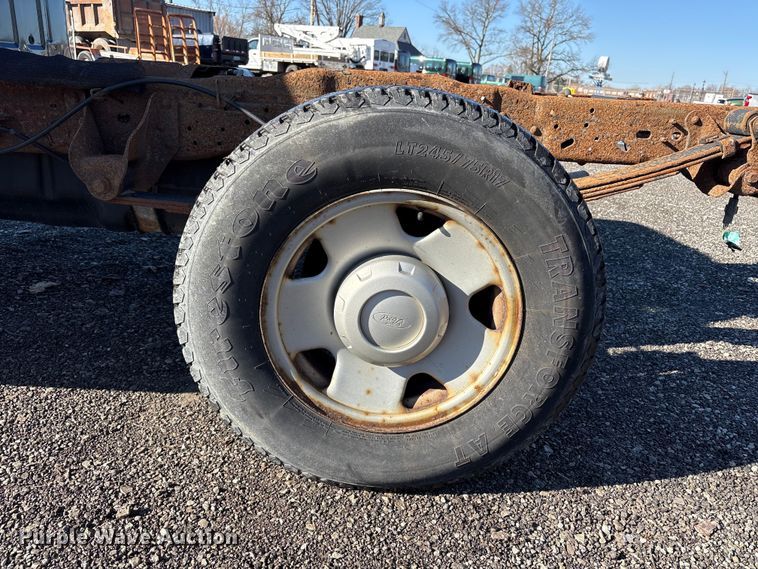 image for item FK1254 2006 Ford F250 Super Duty XL pickup truck cab and chassis