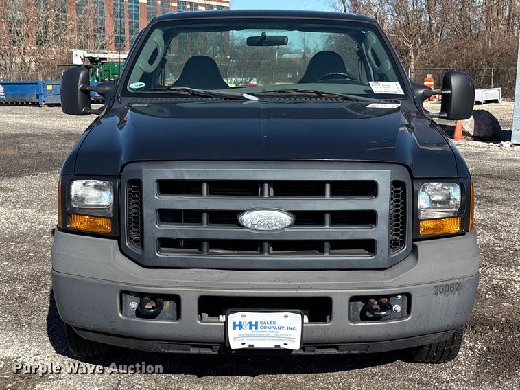 image for item FK1255 2006 Ford F250 Super Duty XL pickup truck cab and chassis