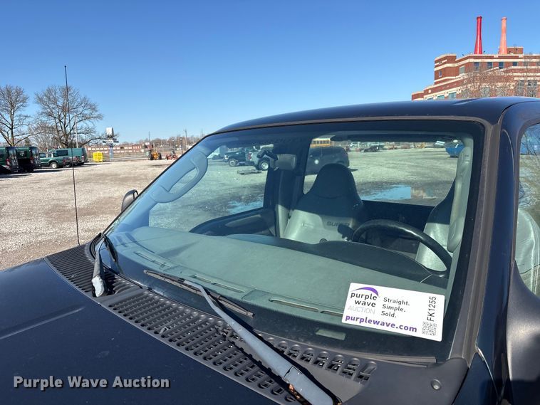 image for item FK1255 2006 Ford F250 Super Duty XL pickup truck cab and chassis