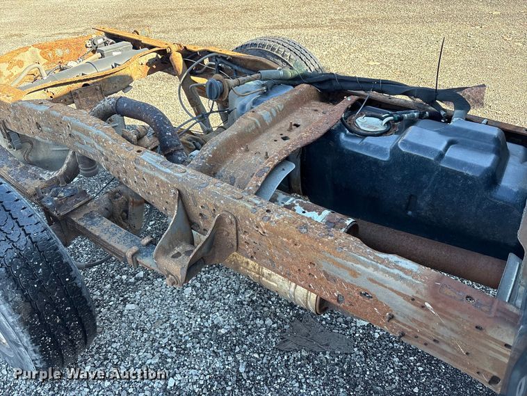 image for item FK1255 2006 Ford F250 Super Duty XL pickup truck cab and chassis