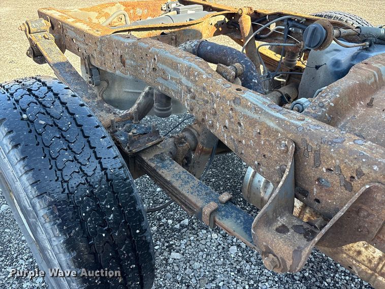 image for item FK1255 2006 Ford F250 Super Duty XL pickup truck cab and chassis