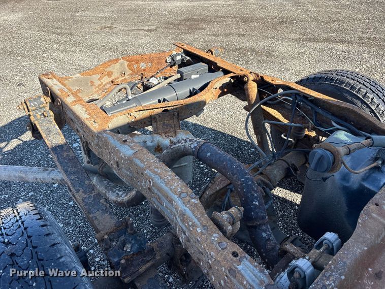 image for item FK1255 2006 Ford F250 Super Duty XL pickup truck cab and chassis