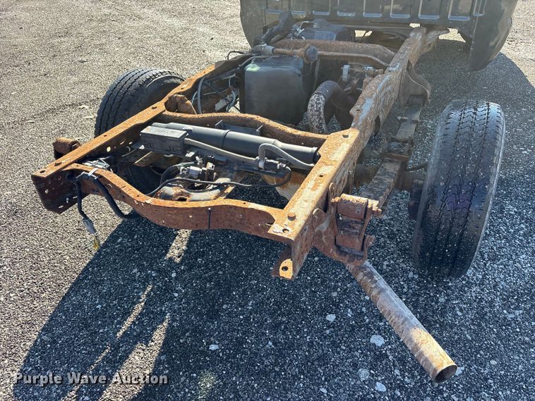 image for item FK1255 2006 Ford F250 Super Duty XL pickup truck cab and chassis