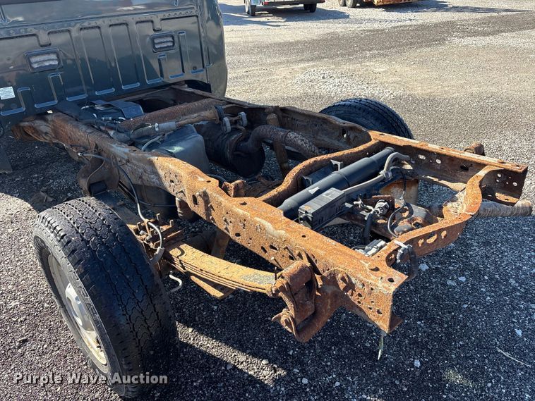 image for item FK1255 2006 Ford F250 Super Duty XL pickup truck cab and chassis