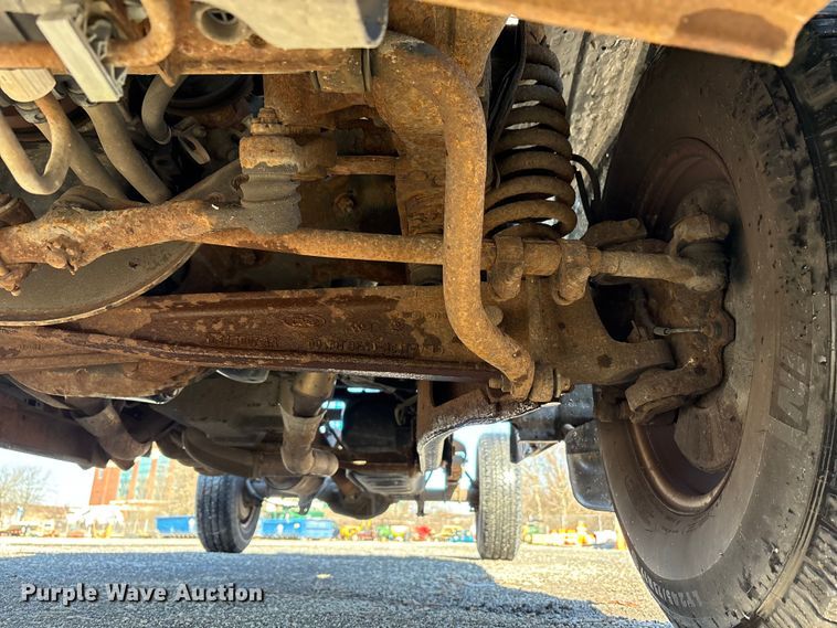 image for item FK1255 2006 Ford F250 Super Duty XL pickup truck cab and chassis