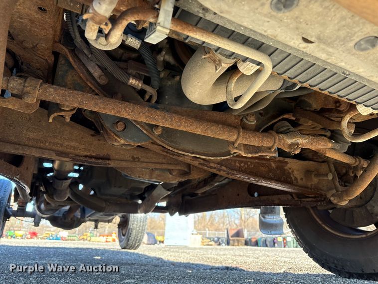 image for item FK1255 2006 Ford F250 Super Duty XL pickup truck cab and chassis