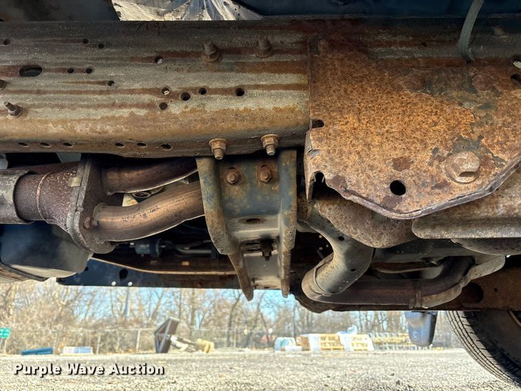 image for item FK1255 2006 Ford F250 Super Duty XL pickup truck cab and chassis