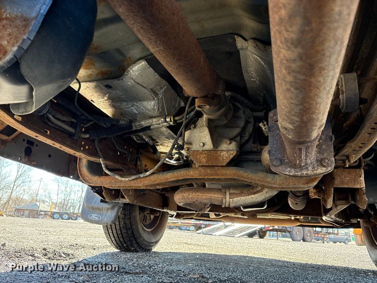 image for item FK1255 2006 Ford F250 Super Duty XL pickup truck cab and chassis