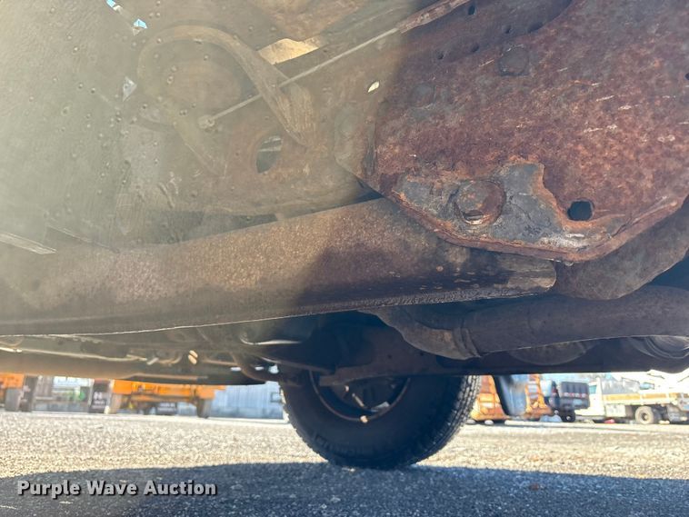 image for item FK1255 2006 Ford F250 Super Duty XL pickup truck cab and chassis