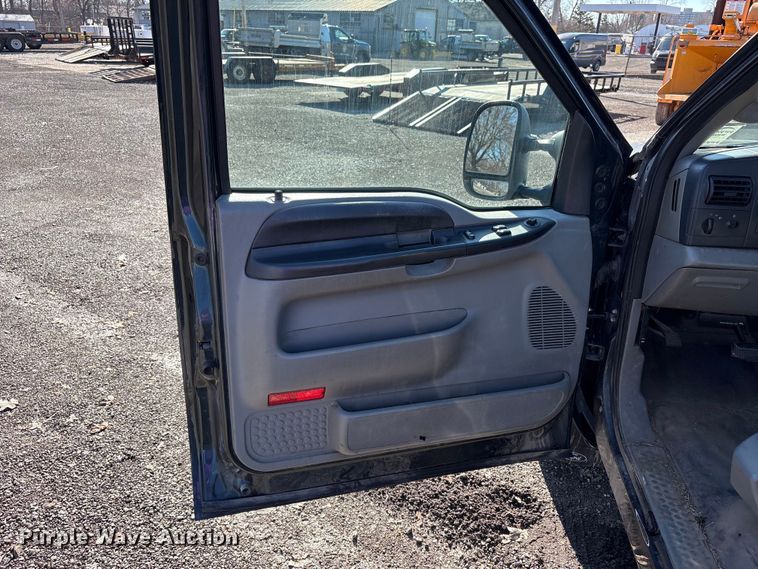 image for item FK1255 2006 Ford F250 Super Duty XL pickup truck cab and chassis