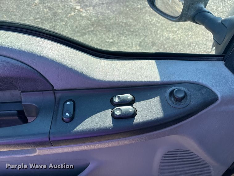 image for item FK1255 2006 Ford F250 Super Duty XL pickup truck cab and chassis