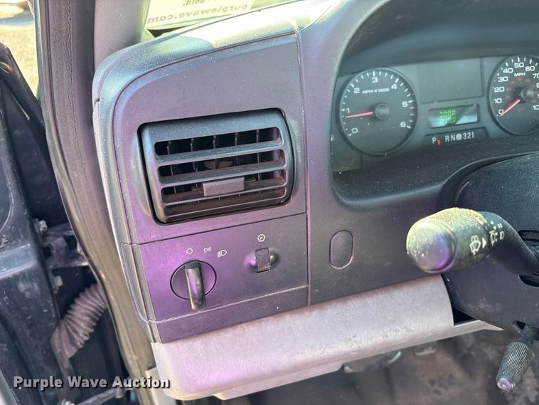 image for item FK1255 2006 Ford F250 Super Duty XL pickup truck cab and chassis