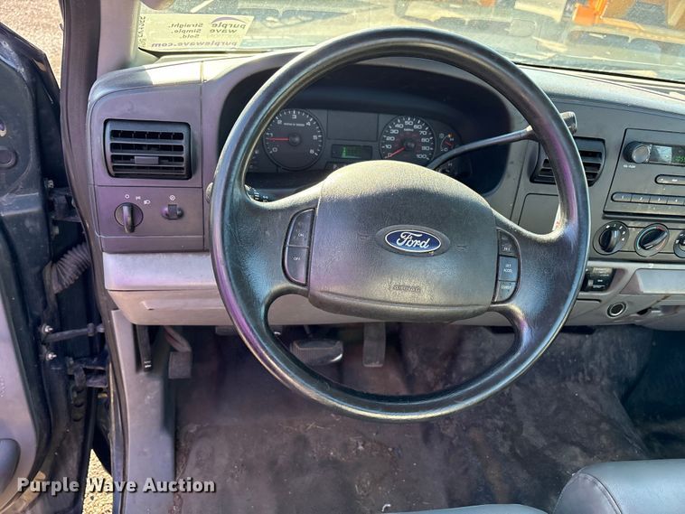 image for item FK1255 2006 Ford F250 Super Duty XL pickup truck cab and chassis