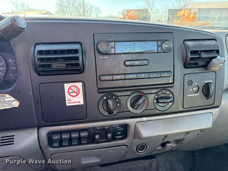 image for item FK1255 2006 Ford F250 Super Duty XL pickup truck cab and chassis