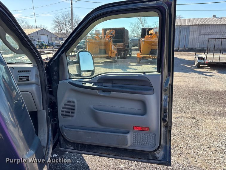 image for item FK1255 2006 Ford F250 Super Duty XL pickup truck cab and chassis