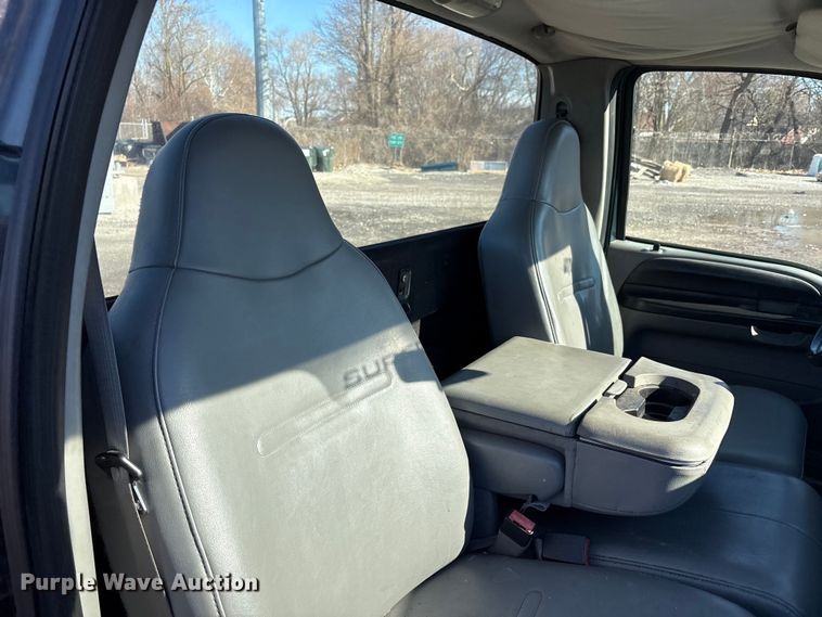 image for item FK1255 2006 Ford F250 Super Duty XL pickup truck cab and chassis