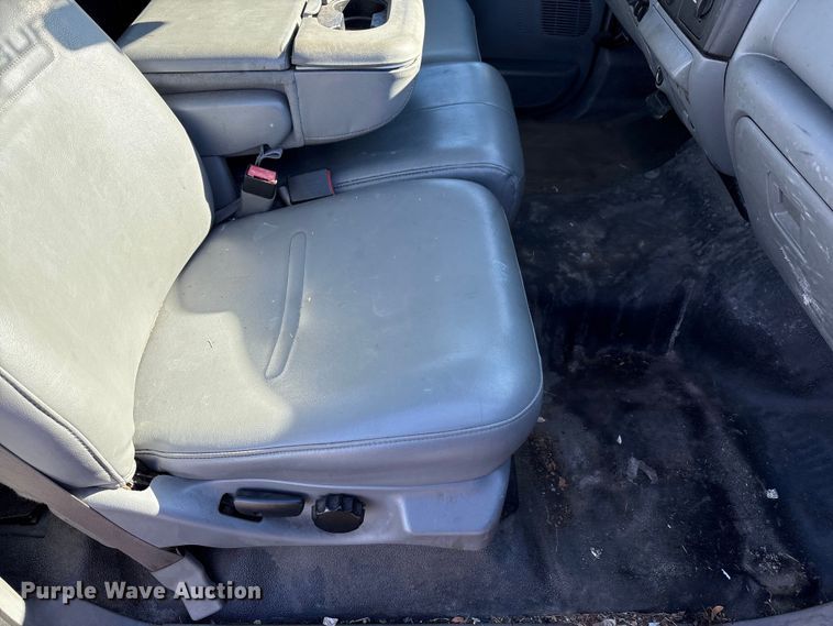 image for item FK1255 2006 Ford F250 Super Duty XL pickup truck cab and chassis