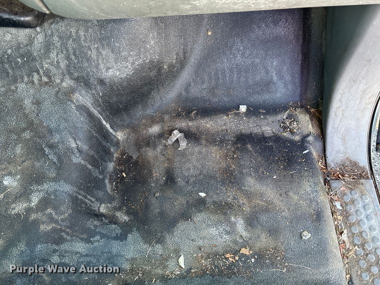 image for item FK1255 2006 Ford F250 Super Duty XL pickup truck cab and chassis