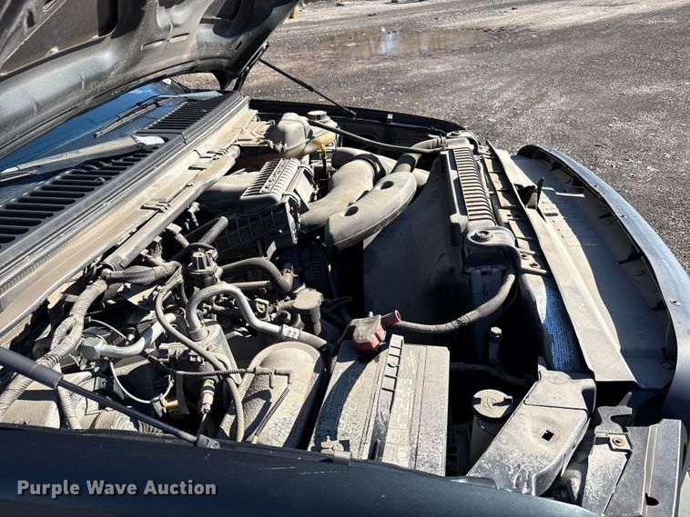 image for item FK1255 2006 Ford F250 Super Duty XL pickup truck cab and chassis