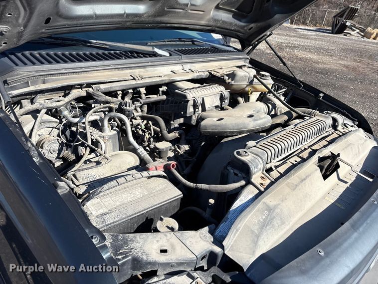 image for item FK1255 2006 Ford F250 Super Duty XL pickup truck cab and chassis