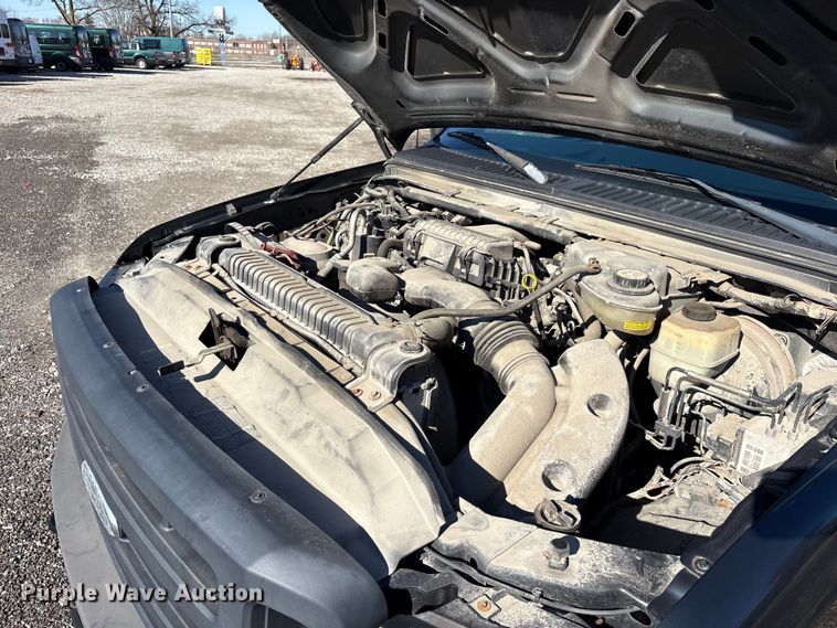 image for item FK1255 2006 Ford F250 Super Duty XL pickup truck cab and chassis