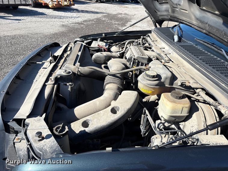 image for item FK1255 2006 Ford F250 Super Duty XL pickup truck cab and chassis