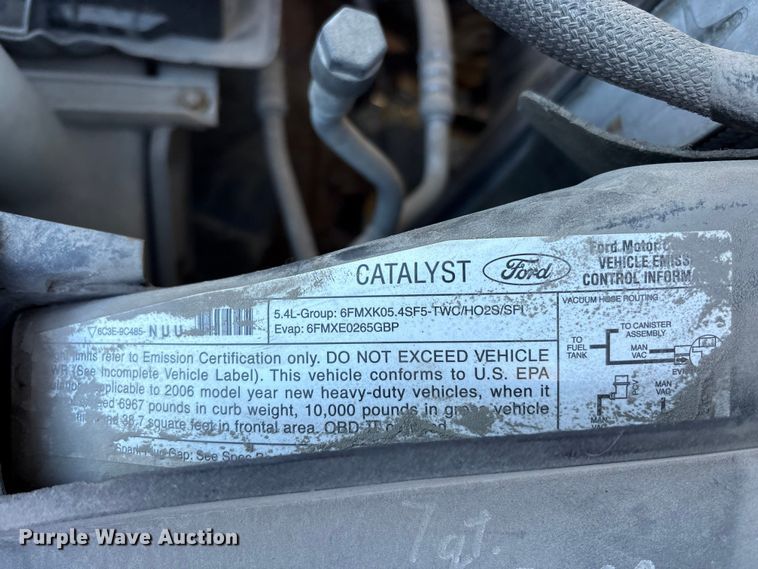 image for item FK1255 2006 Ford F250 Super Duty XL pickup truck cab and chassis