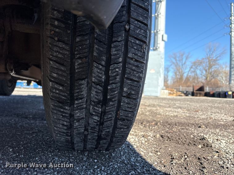 image for item FK1255 2006 Ford F250 Super Duty XL pickup truck cab and chassis