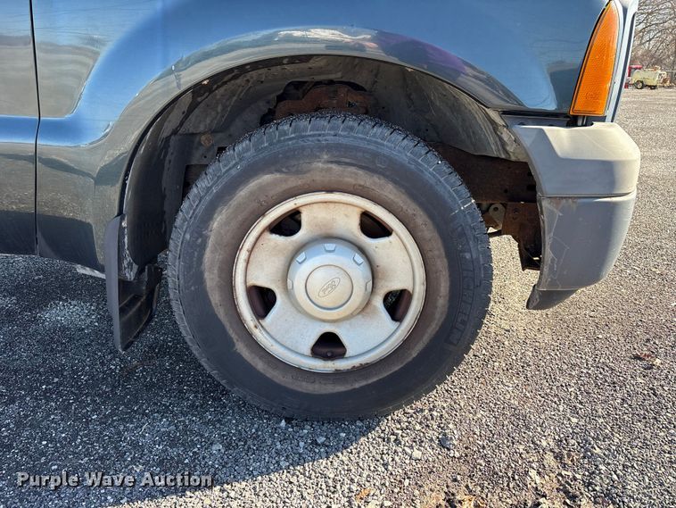 image for item FK1255 2006 Ford F250 Super Duty XL pickup truck cab and chassis