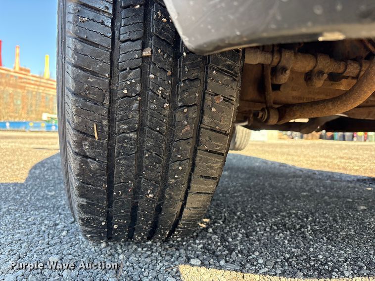 image for item FK1255 2006 Ford F250 Super Duty XL pickup truck cab and chassis